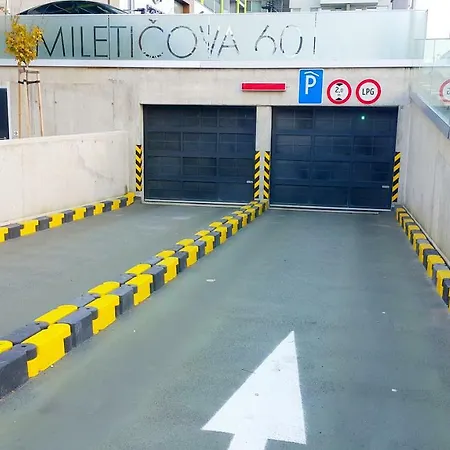Elegant Mileticova, Free Parking アパート